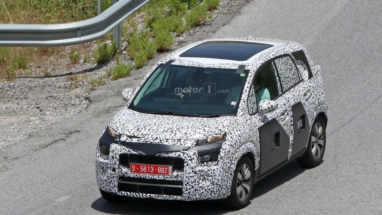  2017 - [FUTUR MODÈLE] Citroën C3 Picasso II / C3 Aircross - Page 22 2017-citroen-c3-picasso-spy-photo