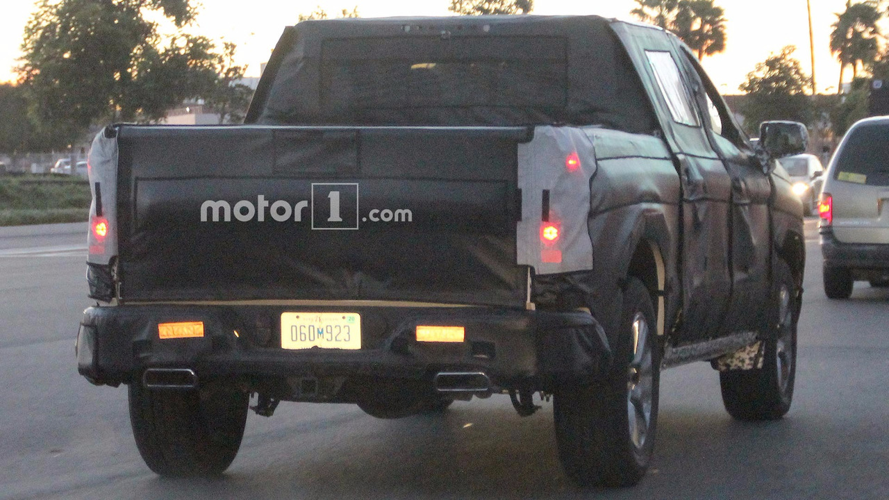  2018 - [Chevrolet / GMC] Silverado / Sierra Chevrolet-silverado-spy-photos