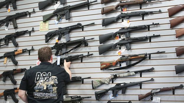 "10 PREGUNTAS.y RESPUESTAS" para ENTENDER "AUGE y VENTA LEGAL de ARMAS en E.U".. _90018932_gettyimages-540937888