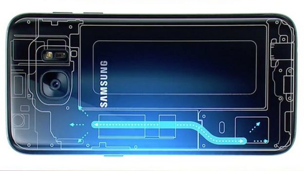 MWC 2016: Samsung Galaxy S7 restores expandable storage _88377162_88b39380-ad86-455c-9515-7645490dc6e2