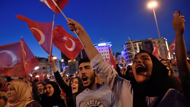 Turquía: Posible guerra civil ? _90422438_gettyimages-576628508