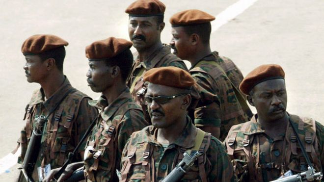 انفجارات قوية في منطقة عسكرية غرب الخرطوم 150506123112_sudanese_army_640x360_ap