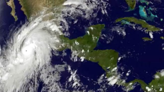 "Potencialmente catastrófico": Elevan a 5 la categoría del huracán Patricia en México  151023025513_sp_patricia_624x351_ap_nocredit