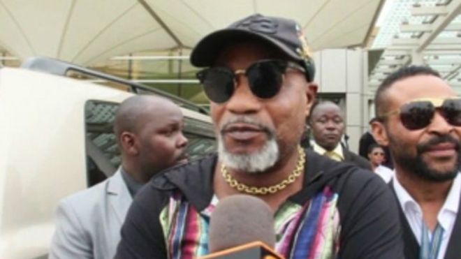 كينيا ترحل المغني كوفي أولوميد بعد ركله سيدة في مطار نيروبي 160723171110_koffi_olomide_640x360_bbc_nocredit