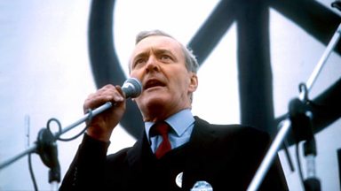 Tony Benn P018j230