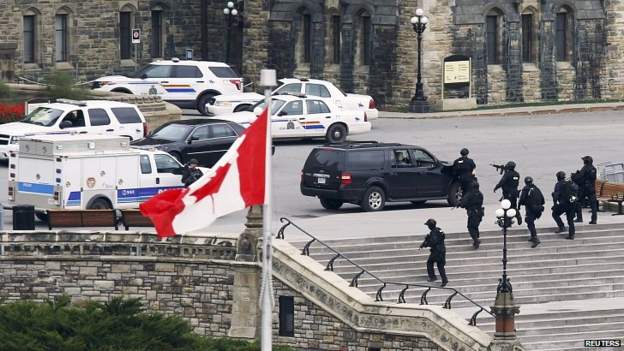 Canada Shooting: Parliament Building on Lockdown Amid Gunfire _78460159_024427797