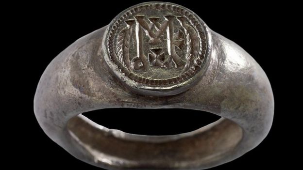 Off Topic : El origen de los autógrafos _91037067_byzantine_-_signet_ring_-_walters_572104_-_view_a