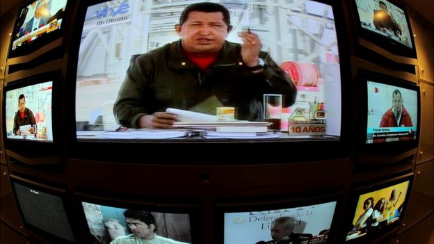 El país que vi mirando una semana VTV, el canal estatal de Venezuela _90302967_vtv_chavez_afp