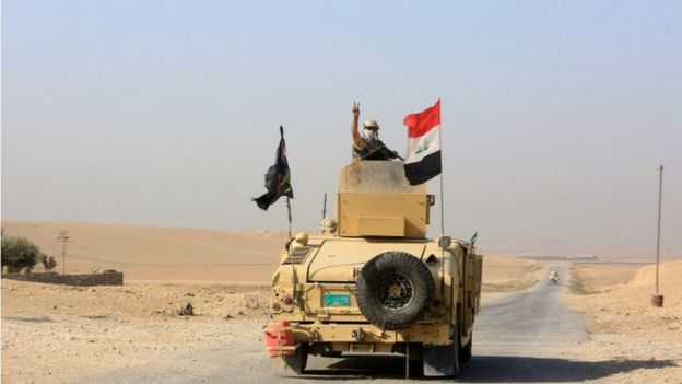 معارك ضارية بين قوات النخبة العراقية ومسلحي تنظيم الدولة الإسلامية في الموصل _92411624_036338754