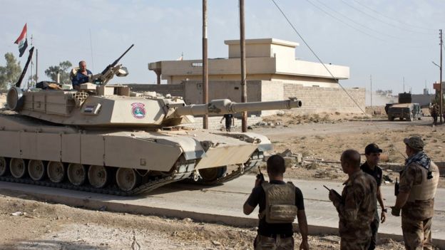 [عاجل] العراق : الجيش يعلن سيطرته على مبنى التلفزيون فى الموصل _92207664_mediaitem92207661