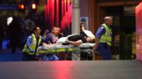 مقتل اثنين خلال إنهاء أزمة الرهائن في مقهى بسيدني 141215154119__sydney_640x360_ap
