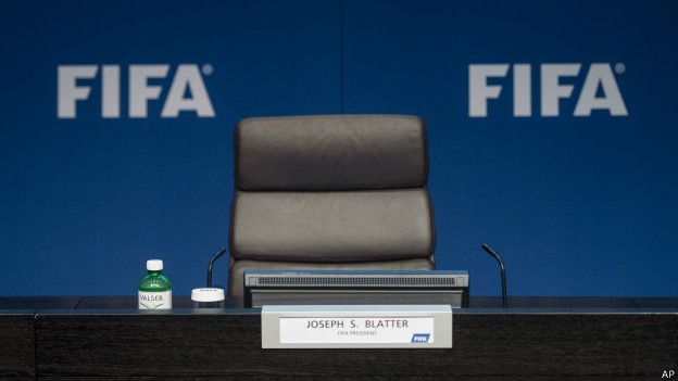 إجراءات قاسية لإصلاح الفيفا 150603060846_fifa_blatter_empty_chair_624x351_ap