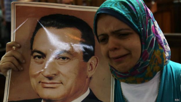 محكمة النقض المصرية تأمر بإعادة محاكمة مبارك 150604114057_mubarak_supporters_640x360_bbc