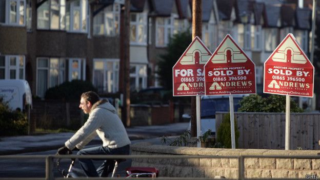 La gente que vende su casa y les pagan para que se quede en ella<----que interesante 150703150721_sp_estate_624x351_getty