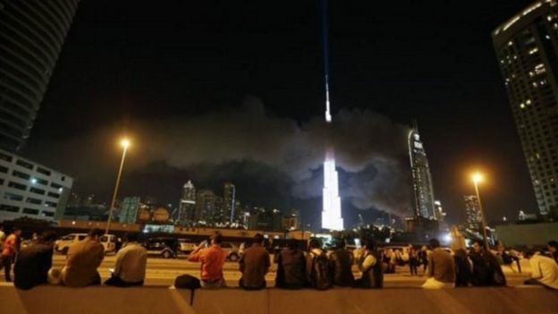 السلطات في دبي تحقق في أسباب حريق كبير في فندق فخم عشية رأس السنة الجديدة 151231203749_dubai4_640x360_afp_nocredit