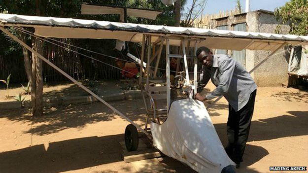 [Internacional] Piloto frustrado, sudanês monta avião no quintal de casa 150224093944_george_mel_4_624x351_madingakech_nocredit