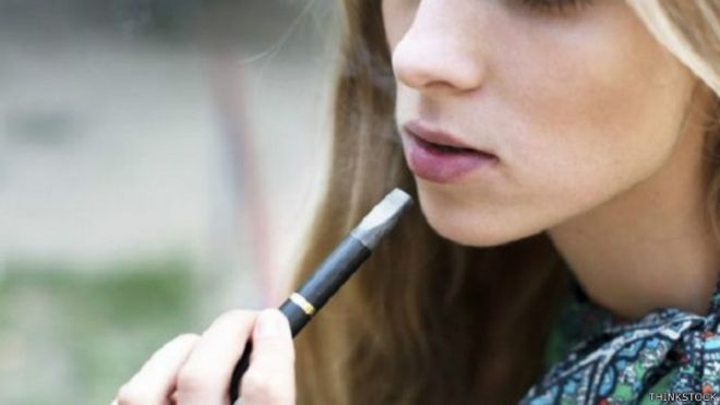 "العديد من" المراهقين في بريطانيا يجربون السجائر الإلكترونية 150331093733_e-cigarettes_640x360_thinkstock