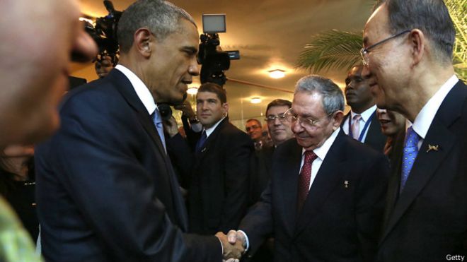 USA y Cuba reanudan relaciones 150411025634_sp_obama_castro_shaking_hands_624x351_getty