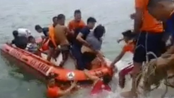 غرق 36 شخصا على الأقل في انقلاب عبّارة في الفلبين 150702111651_ferry_640x360_ap