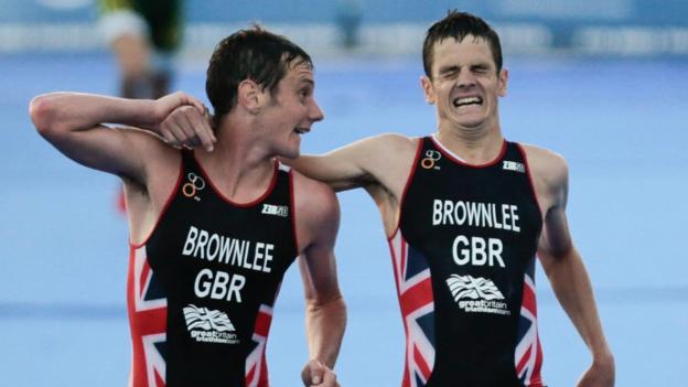 The Brownlee Brothers - brotherly love! _91295942_alistair_brownlee_jonny_brownlee_epa