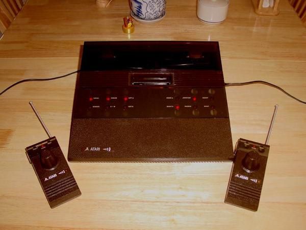 les consoles..... Atari-2700-dessus