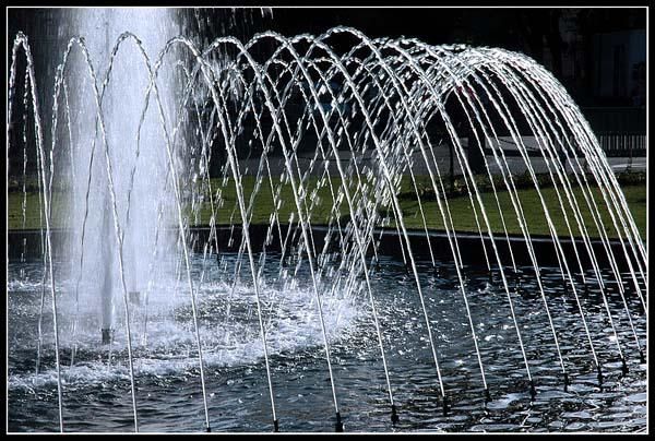 x. La Fontaine de Jouvence Jet-d--eau--600x400