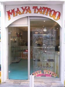 MAYA Tatoos-piercings 2_vitrine_du_shop_maya_tattoo_002