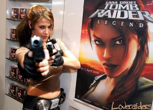 [Karima] Incarnation de Lara dans Tomb Raider Legend 70950_celebrity_city_karima_adebibe_4