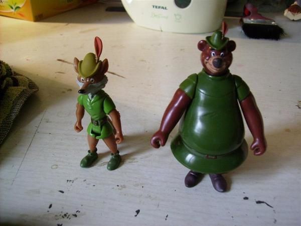 figurines robin des bois, info svp Identifier---