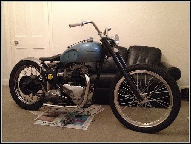 TRIUMPH - Page 35 T110-Bobber-Timing-Side