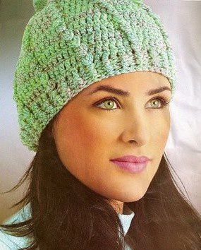 قبعات كروشيه حريمي رووعة Bonnet-bleu-de-edivana-crochet-copie-1