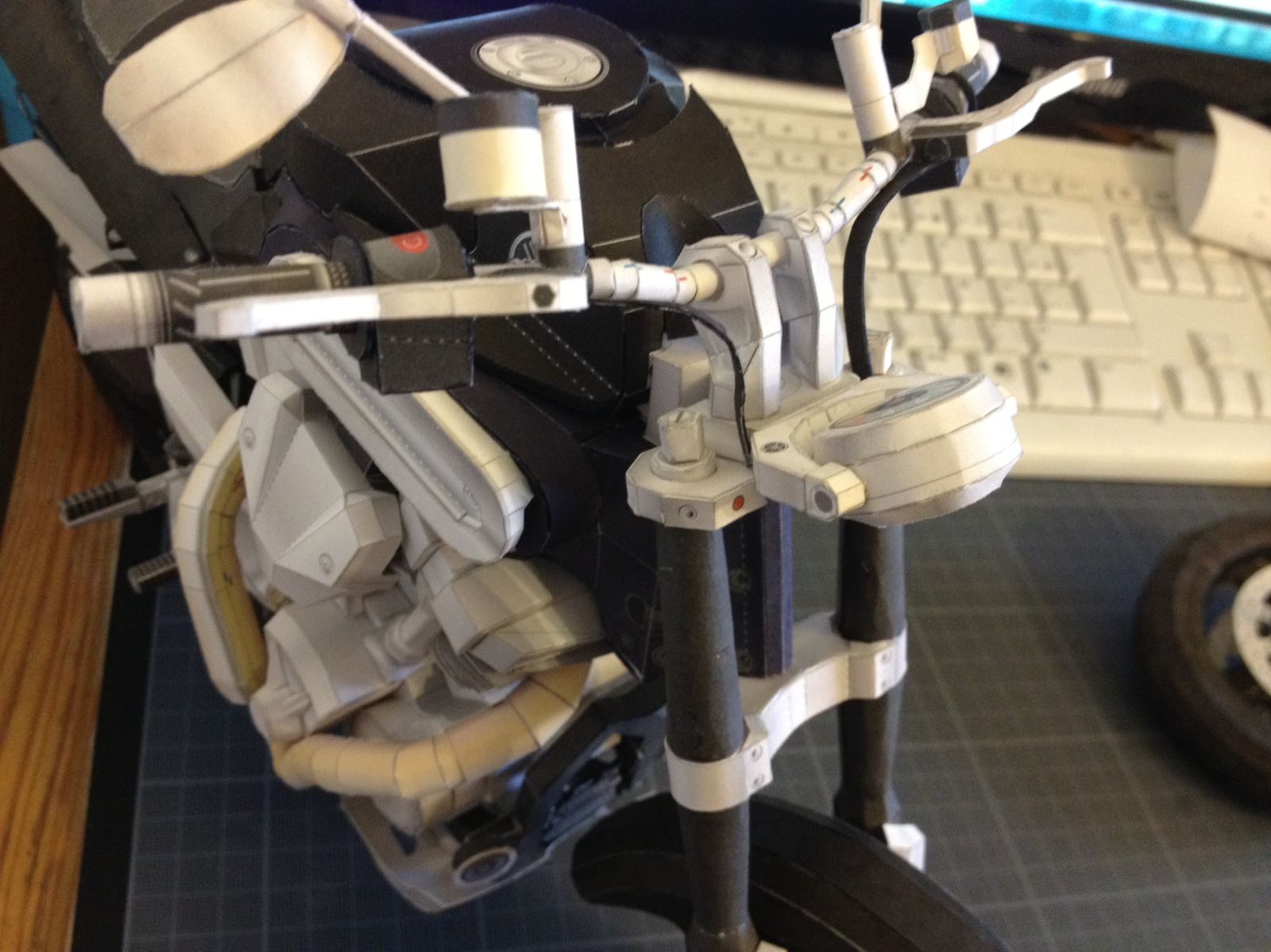 Contruction Yamaha MT-01 Ultra Realistic Papercraft - Page 3 Yamaha-MT-01---Bis-1372