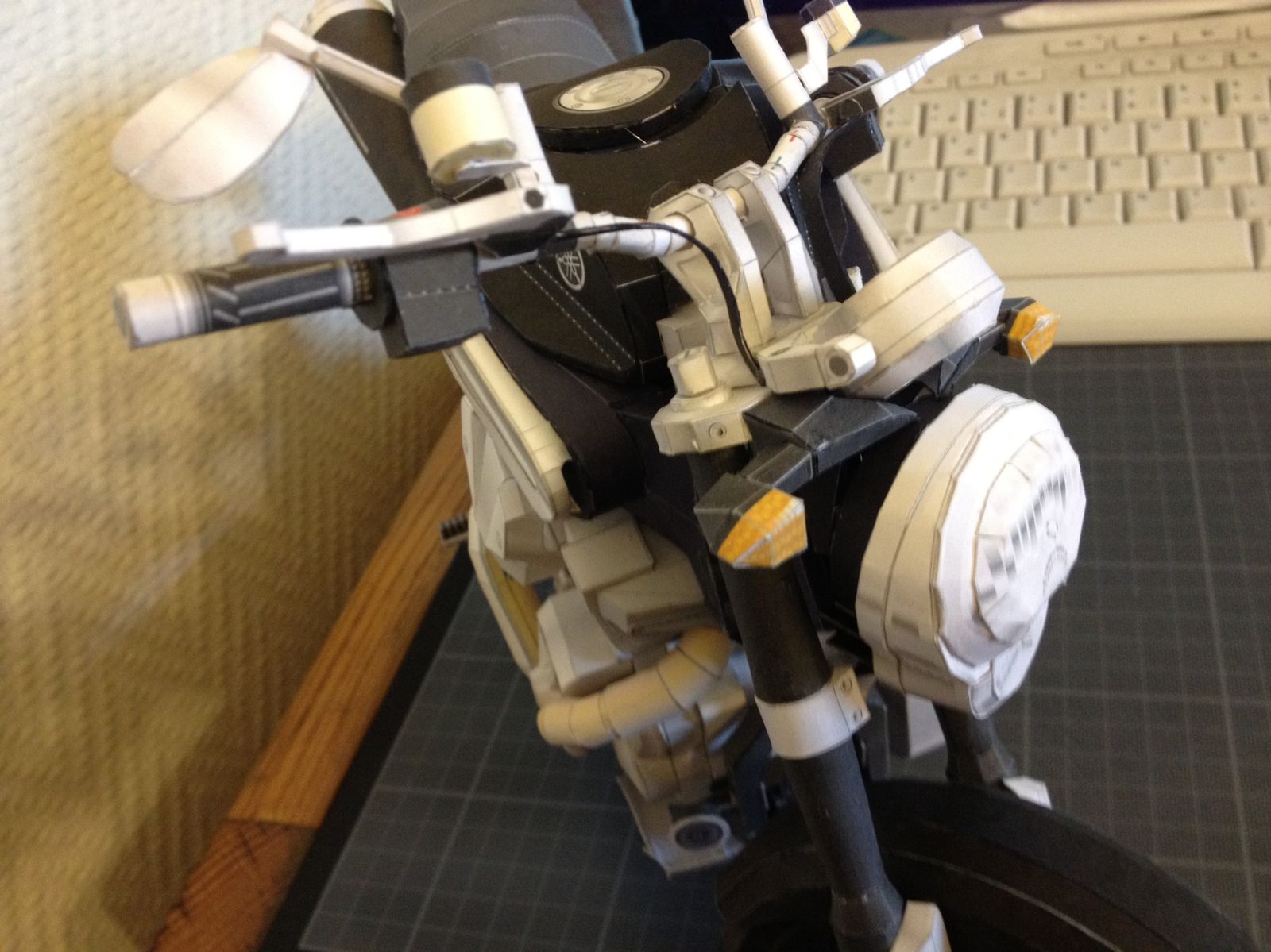 Contruction Yamaha MT-01 Ultra Realistic Papercraft - Page 3 Yamaha-MT-01---Bis-1380