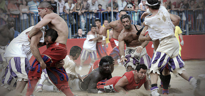 Calcio storico, najbrutalniji sport na svijetu gdje je malo toga zabranjeno Calcio_Bep24-670x314