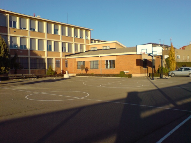 Clase de Educacion Fisica Patio