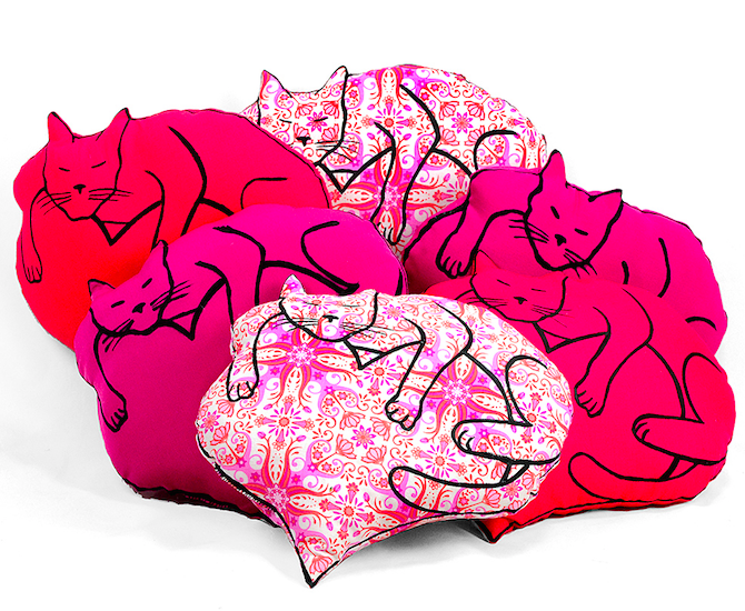 VALENTINE’S GIFTS FOR CAT LADIES Valentine-Pillow-with-Cat