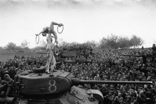 Fotos curiosas de la Segunda Guerra Mundial Historical-photos-rare-pt2-soviet-soldiers-break