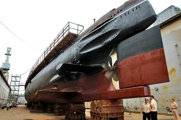 اوكرانيا تعيد الغواصة ZAPOROJIE للخدمة Ukrainiansubmarine-25