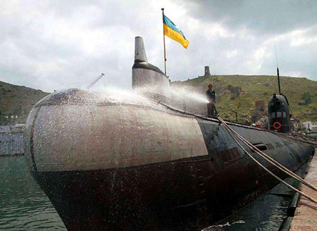 اوكرانيا تعيد الغواصة ZAPOROJIE للخدمة Ukrainiansubmarine-36