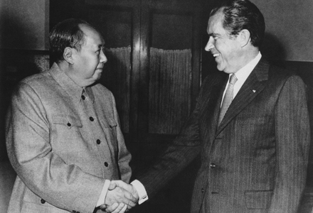 Pas episodit Obama-Kastro, ja disa shtrëngime duarsh që kanë bërë histori Mao-Nixon