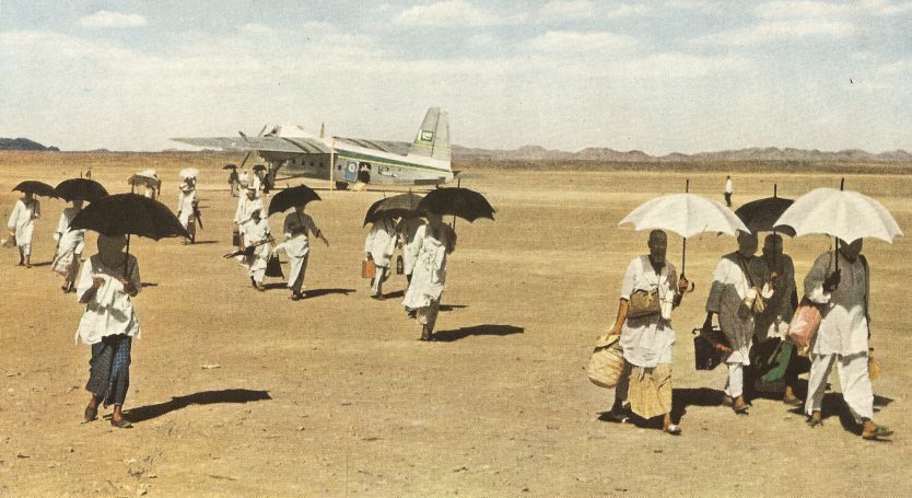25 PHOTOS ÉTONNANTES DE HAJJ 1953 Arriving-by-plane-to-hajj