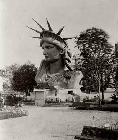 تمثال الحرية .. تقرير مصور Head-in-paris