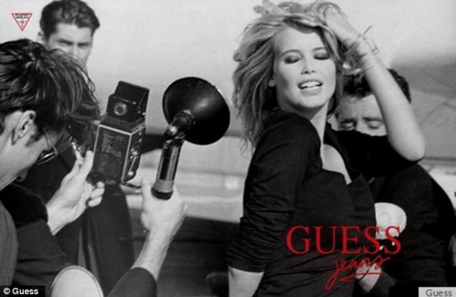 Claudia Schiffer Resim / Fotoğraf Galerisi 943c0b93c7c4f8b3841398663534e807_k