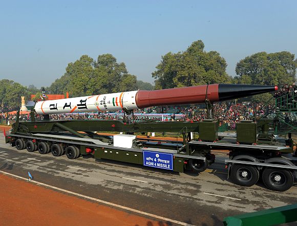 الهند تجري تجربة ناجحة لصاروخها Agni IV 26ss10