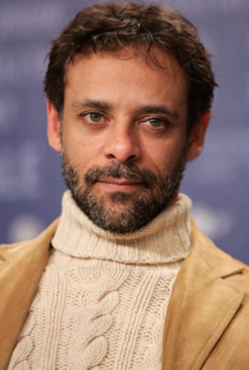 Isaiah “Izzy” Wells Alexander-siddig-2_e95u