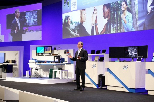 Πρεμιέρα στην IFA 2015 με συσκευές Windows 10 Ifa-2014-keynote-intel-kirk-b-skaugen-vice-preside_4576.640