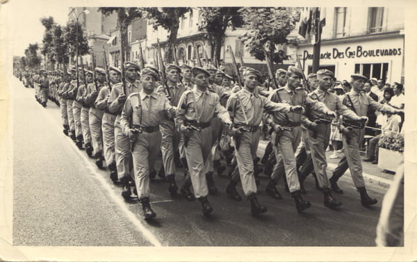 1962 - défilé du CI du 14e RCP le 14 juillet 1962 4542908