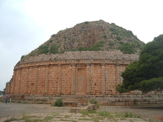 -----***** السياحة في مدينة تيبازة الجزائرية الخلابة*****----- Cimetieres-vestiges-ruines-tipaza-algerie-3702051044-862250