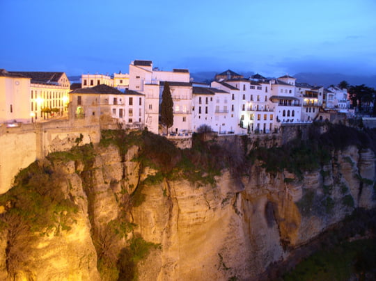 Ne pas craindre le vertige !!!  + autres articles différents???? Falaises-autres-villes-ronda-espagne-1245806366-1100255