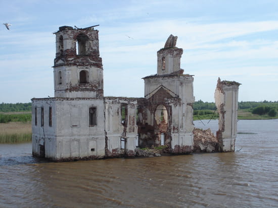 séjour de Clyde à la Réunion Eglises-habitations-vestiges-ruines-russie-1264818626-1106204